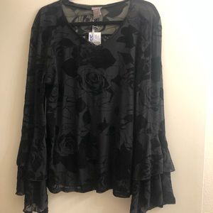 Woman’s 1x Top with tulip sleeves and Rose pattern